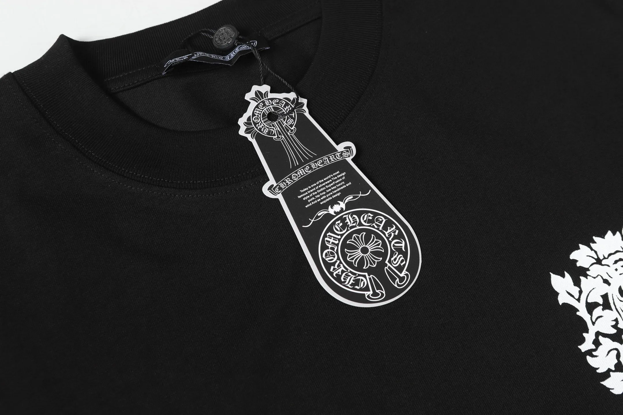 🅿️170 Chrome hearte/Chrome heart ch 25ss Miami limited Sanskrit printed T-shirt short sleeves. A must-have item for daily commuting for men and women in light luxury. The correct version is welcome to compare. Detailed features: ·280 grams of 100% cotton double yarn jersey fabric. ·Special thickened 32 pieces of double-strand 1x1 thread in the same vat. ·Double-needle cross-stitch technology. ·Original main mark washed hangtag. COLOUR: Black White SIZE：s m l xl